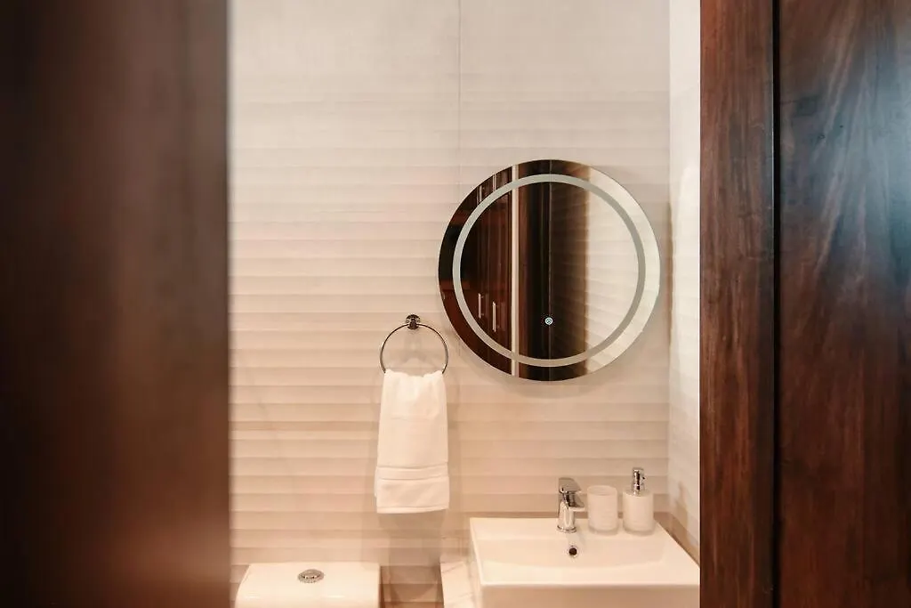 Apartment Luxurious Retreat In The Heart Of The City With Picuzzi & Gym Santiago De Los Caballeros